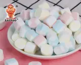 Bunte Marshmallows, die weich und fluffig sind, da ist in marshmallows gelatine.