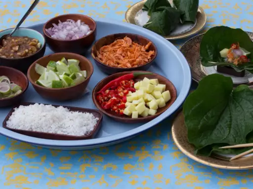 Zutaten für Miang Kham: Kokosraspeln, Schalotten, Limetten, Ingwer, Chili, getrocknete Garnelen und eine Erdnusssauce.